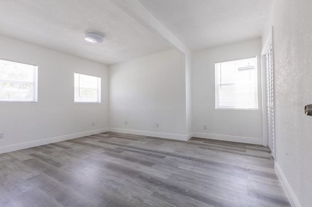 6906 N LYNN AVENUE, Tampa, FL 33604