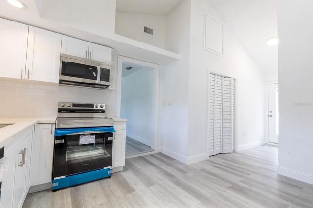6906 N LYNN AVENUE, Tampa, FL 33604