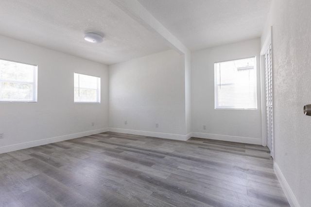 6906 N LYNN AVENUE, Tampa, FL 33604