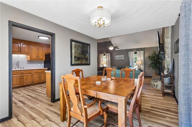 5786 Booker LN, Gloucester, VA 23061