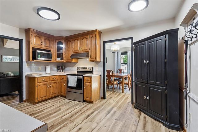 5786 Booker LN, Gloucester, VA 23061