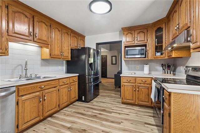 5786 Booker LN, Gloucester, VA 23061