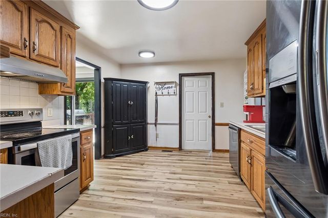 5786 Booker LN, Gloucester, VA 23061