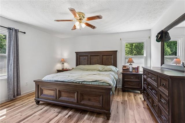 5786 Booker LN, Gloucester, VA 23061
