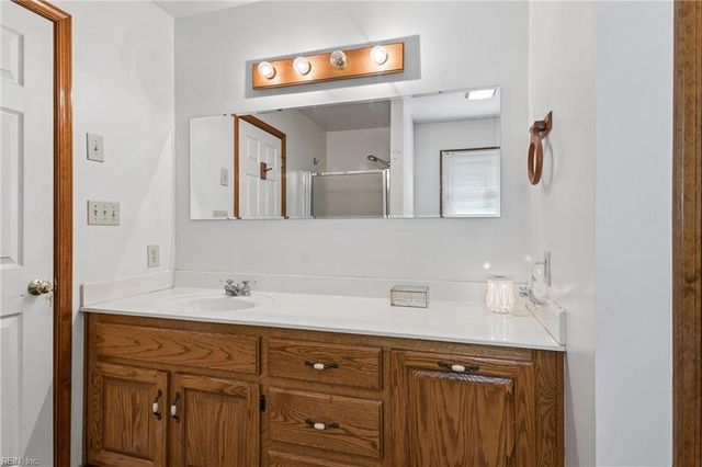 5786 Booker LN, Gloucester, VA 23061
