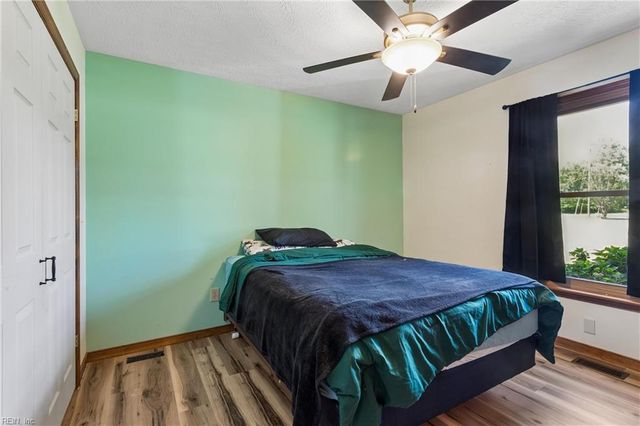 5786 Booker LN, Gloucester, VA 23061