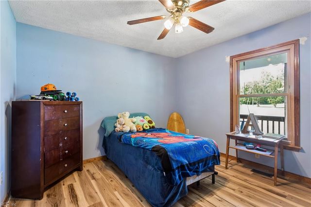5786 Booker LN, Gloucester, VA 23061