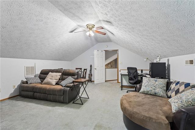 5786 Booker LN, Gloucester, VA 23061