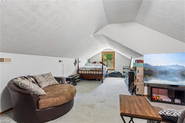 5786 Booker LN, Gloucester, VA 23061