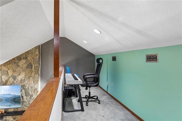 5786 Booker LN, Gloucester, VA 23061