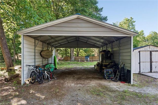 5786 Booker LN, Gloucester, VA 23061