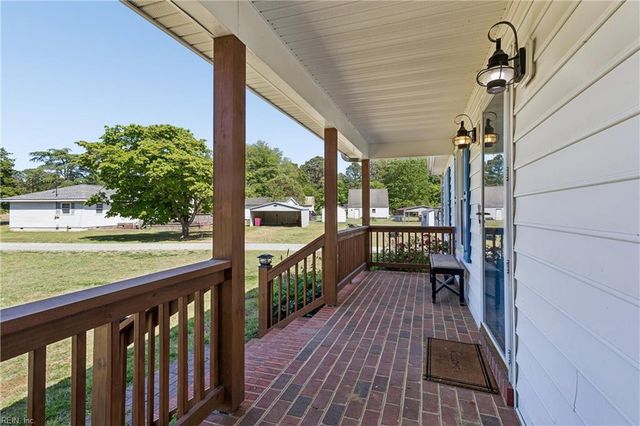 5786 Booker LN, Gloucester, VA 23061