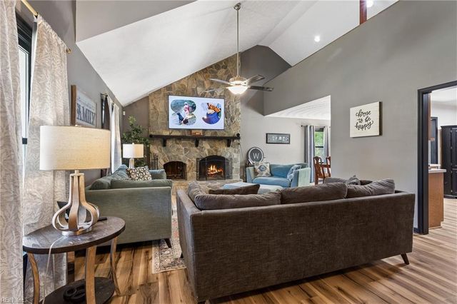 5786 Booker LN, Gloucester, VA 23061
