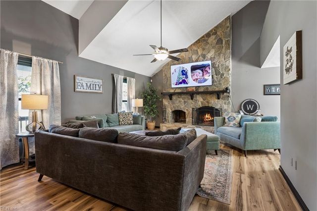 5786 Booker LN, Gloucester, VA 23061