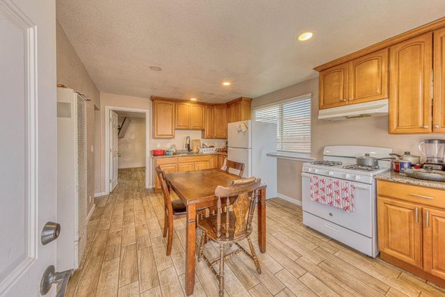 823 Central Avenue, Hollister, CA 95023