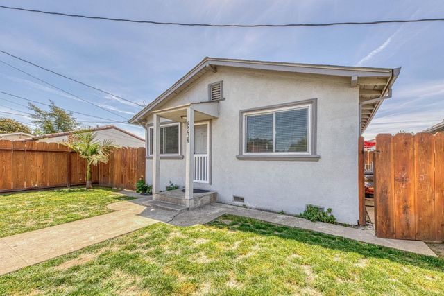 823 Central Avenue, Hollister, CA 95023