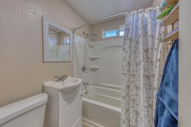 823 Central Avenue, Hollister, CA 95023
