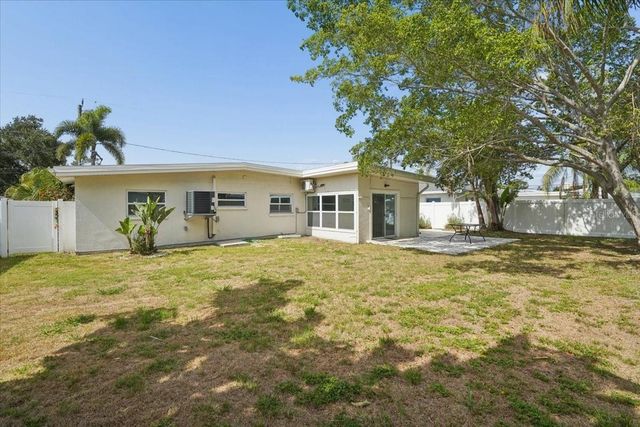 6765 W FLAMINGO WAY S, St Petersburg, FL 33707