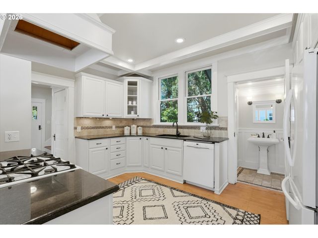 3406 Ne 41ST Ave, Portland, OR 97212