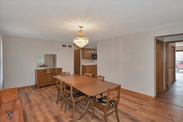 8001 S Lockwood Avenue, Burbank, IL 60459