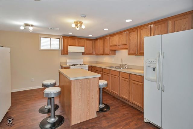 8001 S Lockwood Avenue, Burbank, IL 60459