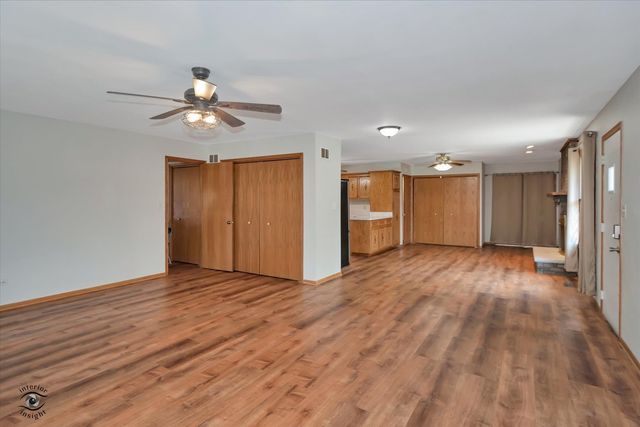 8001 S Lockwood Avenue, Burbank, IL 60459