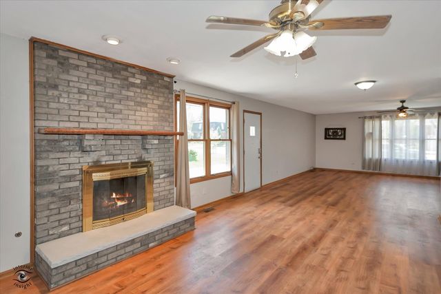8001 S Lockwood Avenue, Burbank, IL 60459