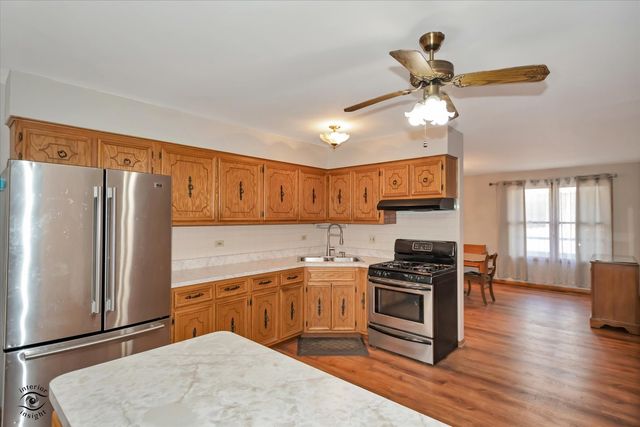 8001 S Lockwood Avenue, Burbank, IL 60459