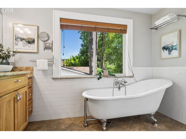 1294 14TH St, West Linn, OR 97068