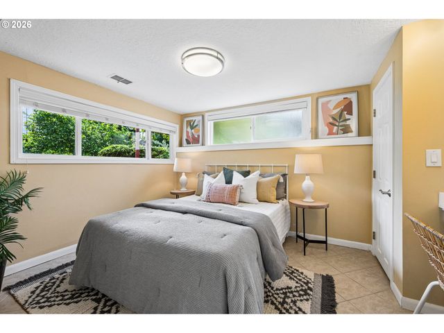 1294 14TH St, West Linn, OR 97068