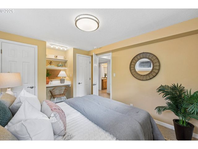 1294 14TH St, West Linn, OR 97068