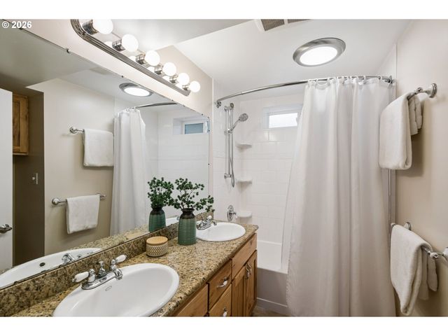 1294 14TH St, West Linn, OR 97068