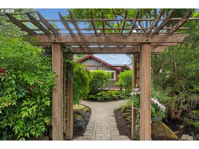 1294 14TH St, West Linn, OR 97068