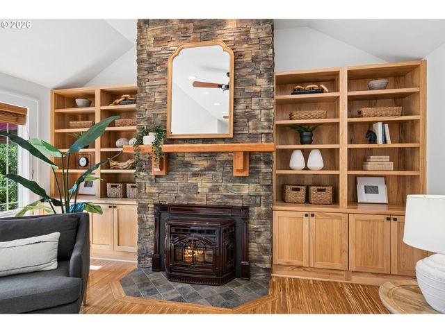1294 14TH St, West Linn, OR 97068