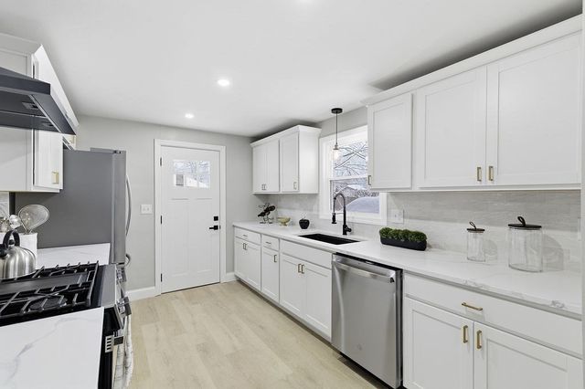 28 Ruth Dr, Marlborough, MA 01752