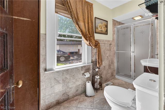 1485 Robinwood Avenue, Lakewood, OH 44107