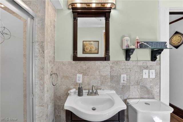 1485 Robinwood Avenue, Lakewood, OH 44107