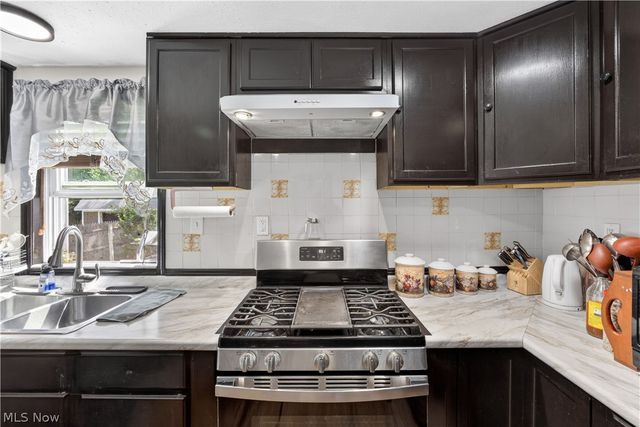 1485 Robinwood Avenue, Lakewood, OH 44107