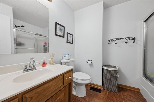 810 S Morgan Drive, Peculiar, MO 64078