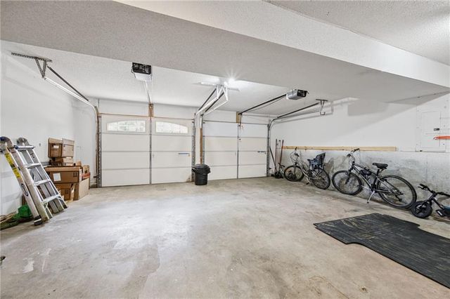 810 S Morgan Drive, Peculiar, MO 64078