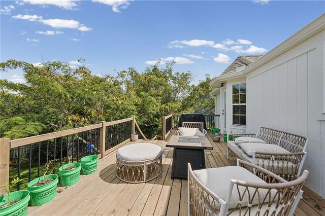 810 S Morgan Drive, Peculiar, MO 64078