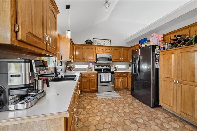 810 S Morgan Drive, Peculiar, MO 64078
