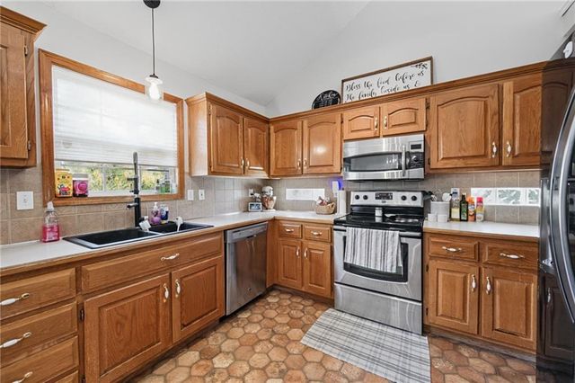 810 S Morgan Drive, Peculiar, MO 64078