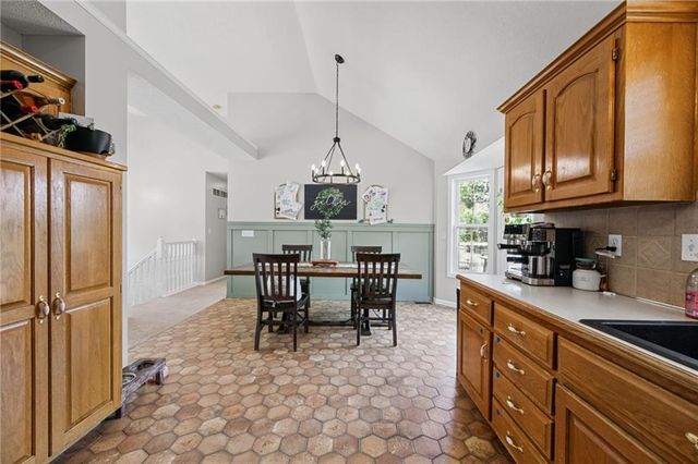 810 S Morgan Drive, Peculiar, MO 64078