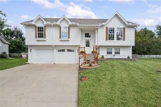 810 S Morgan Drive, Peculiar, MO 64078