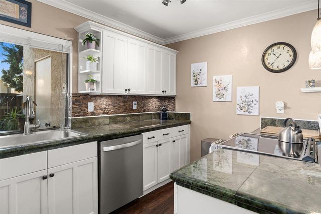 5995 Caminito Yucatan, San Diego, CA 92108