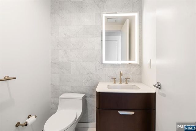 320 Adolphus Avenue PH 02, Cliffside Park, NJ 07010