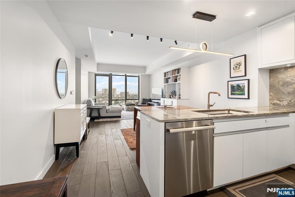 320 Adolphus Avenue PH 02, Cliffside Park, NJ 07010