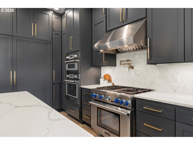 13585 GOODALL Rd, Lake Oswego, OR 97034