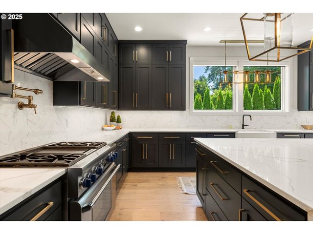 13585 GOODALL Rd, Lake Oswego, OR 97034